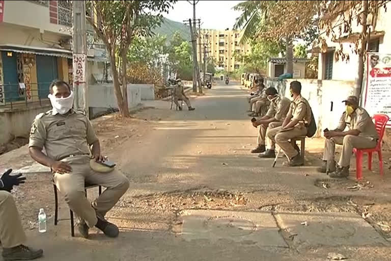 Police high security in RR Venkatapuram about lg polymers protest in vishakhapatnam