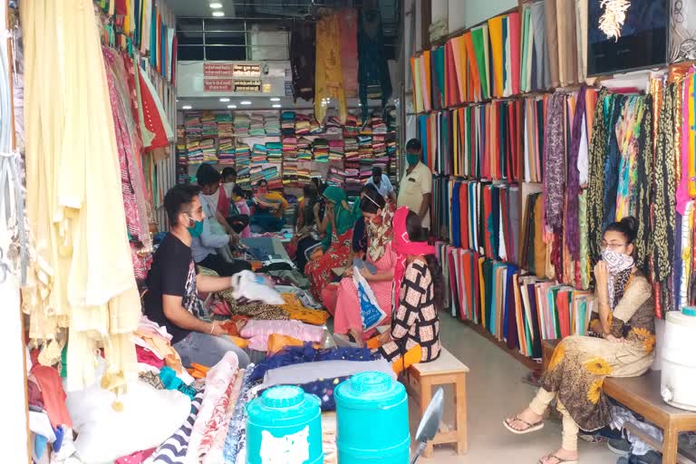 people violating rules in jind main market during lockdown