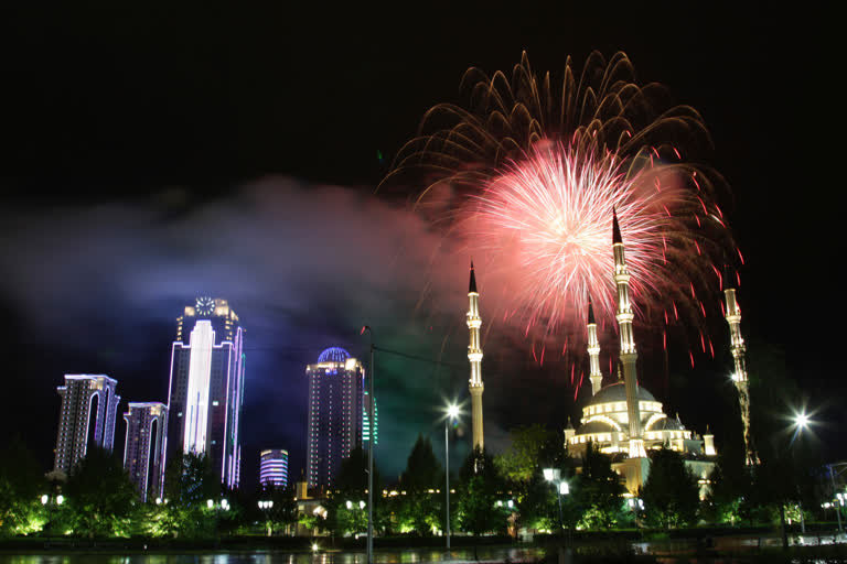 Russia marks Victory Day with fireworks