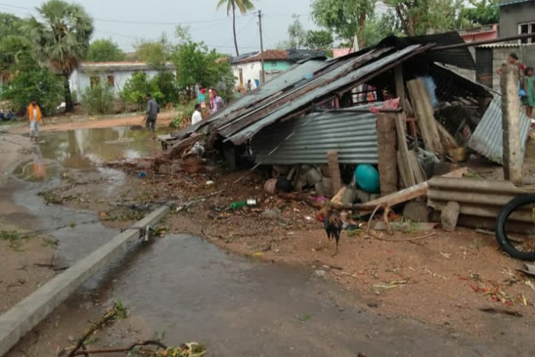 heavy rain in bommalaramaram mandal