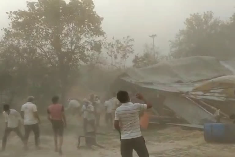 dust storm  Delhi  rain  temperature  ദേശീയ തലസ്ഥാനത്തും സമീപ പ്രദേശങ്ങളിലും പൊടി കാറ്റ് രൂക്ഷം