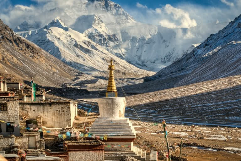 Mount Everest  China-Nepal dispute  China Global Television Network  Chinese Envoy to Nepal  எவரெஸ்ட் குறித்து மாவோ மாசேதுங்  எவரெஸ்ட் சிகரத்துக்கு உரிமை கொண்டாடும் சீனா  சீனா-எவரெஸ்ட் பிரச்னை  நேபாள பிரதமர் பிஷ்வேஷ்வர் பிரசாத் கொய்ராலா