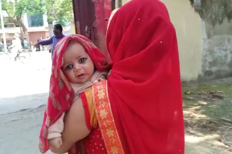 mother-with-a-two-month-old-child-trouble-during-lockdown