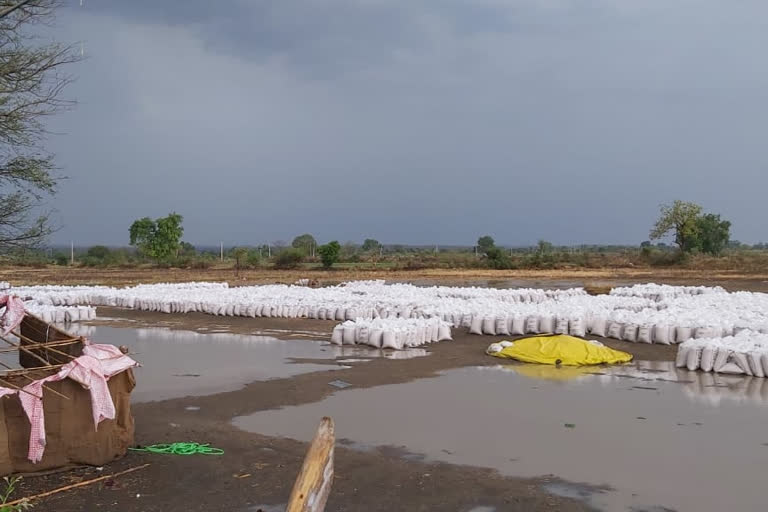 Rains worries the farmers face in raisen