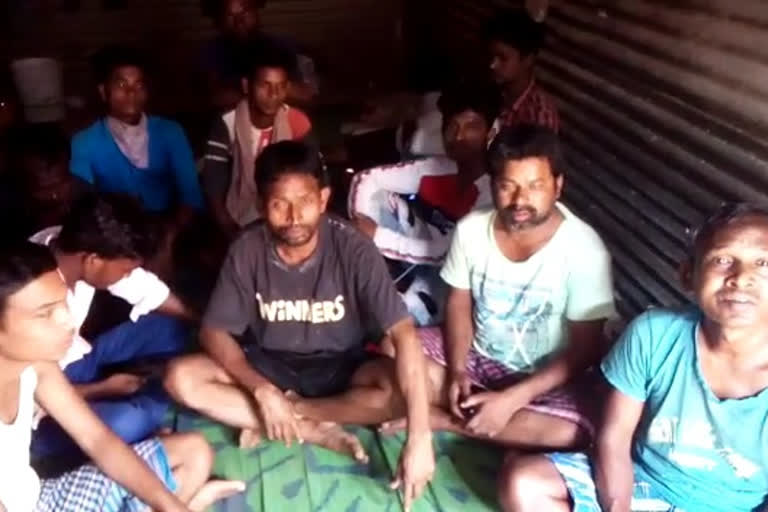 fifteen labourers of bokaro stuck in bengaluru