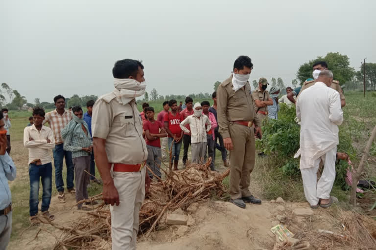 शाहजहांपुर में खेत में काम रहे मजदूर की करंट से मौत.