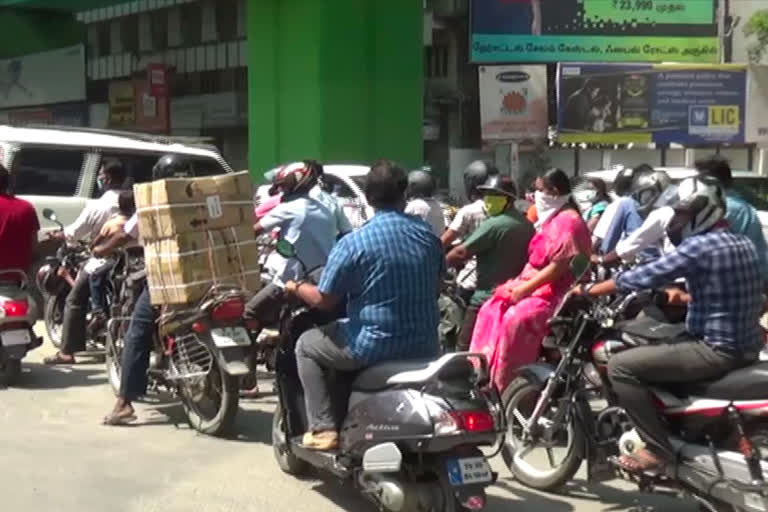 heavy-traffic-at-karnataka-tamilnadu-states-border