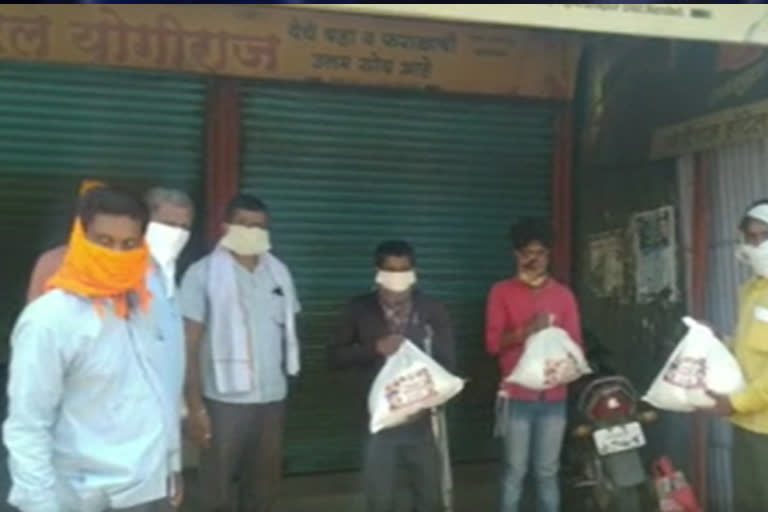 bjp mp prataprao chikhalikar distributed grain