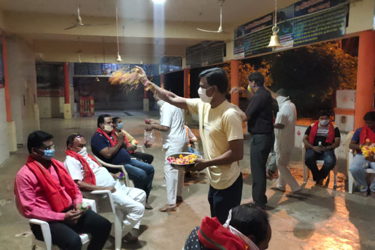 Journalists were welcomed by flowers in Alirajpur