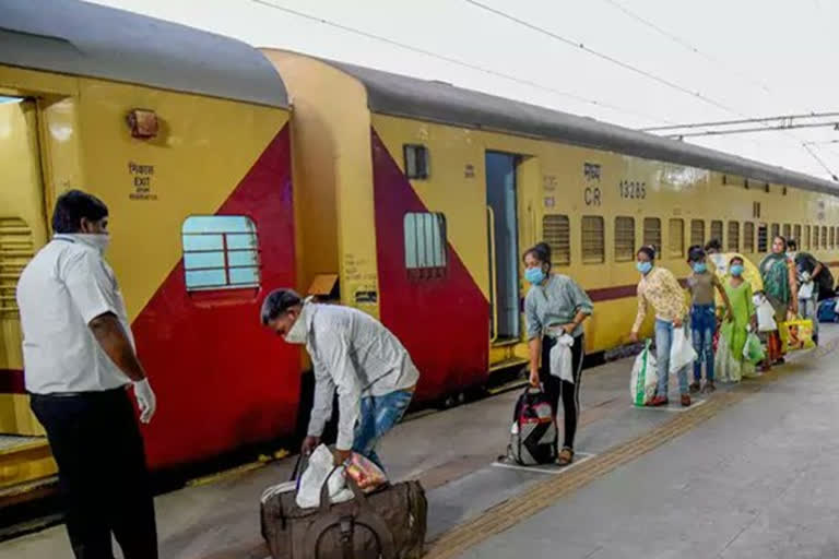 Labor special train reached Kathgodam carrying 1200 migrants