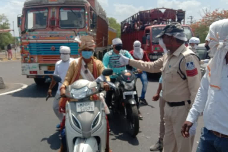 Police stopped the groom going from Activa in Dewas