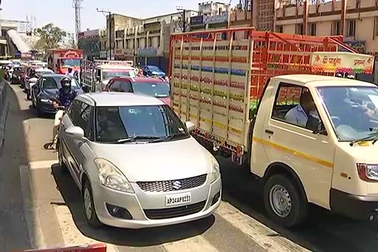 heavy-traffic-in-hyderabad-due-to-lockdown-exemptions