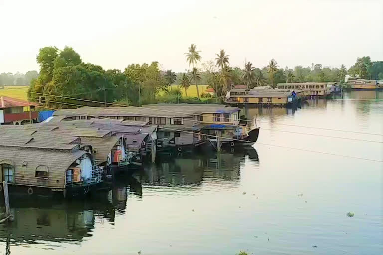 LOCKDOWN CRISIS  COVID CRISIS  HOMESTAY CRISIS  കൊവിഡ് പ്രതിസന്ധി  ആലപ്പുഴ വിനോദസഞ്ചാര മേഖല  ചെറുകിട റിസോർട്ട്  ആലപ്പുഴ ഹോംസ്റ്റേ  കൊവിഡ് വ്യാപനം  ആലപ്പുഴ കൊവിഡ്  ഹോംസ്റ്റേ ഉടമ  alappuzha covid  alappuzha homestay  alappuzha tourism  kerala tourism