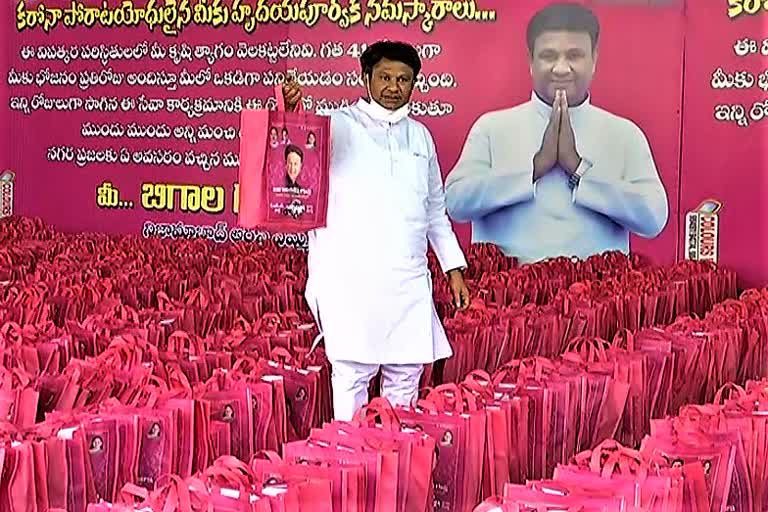 nizamabad-mla-ganesh-guptha-distribute-food