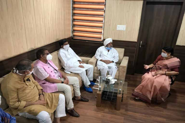 charandas-mahant-reached-hospital-to-meet-ajit-jogi-in-raipur