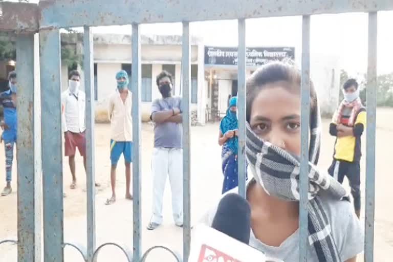 migrant-laborers-are-not-getting-food-at-quarantine-center-in-rajnandgaon