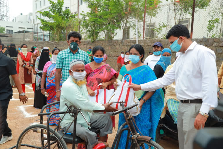 Vegetable Distribution In Karimnagar