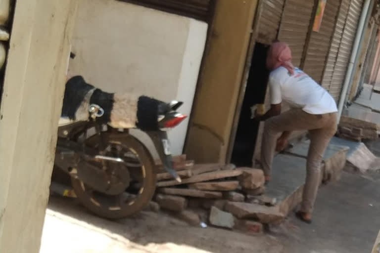 Shopkeepers selling gutka-cigarettes