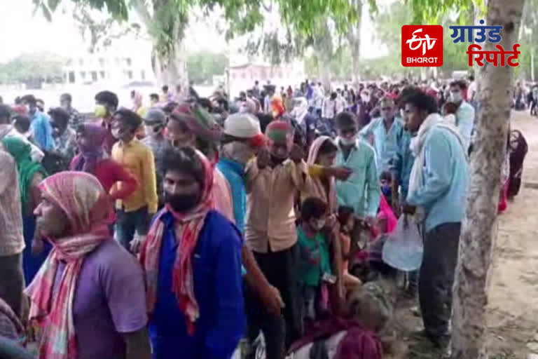 huge crowd of migrant laborers gathered in palwal for go back home state