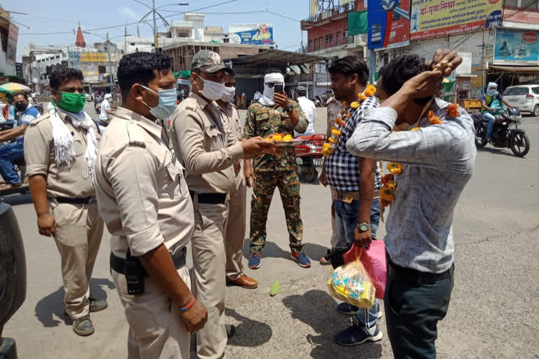 Mandla police performed the arti of the violators