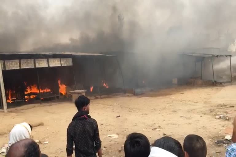 17 shops burnt in Nadbai, fire in Nadbai vegetable market