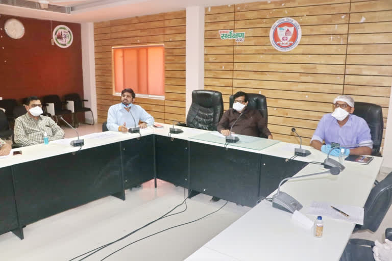 Ujjain Collector and Divisional Commissioner took meeting of private hospital operators and specialist doctors