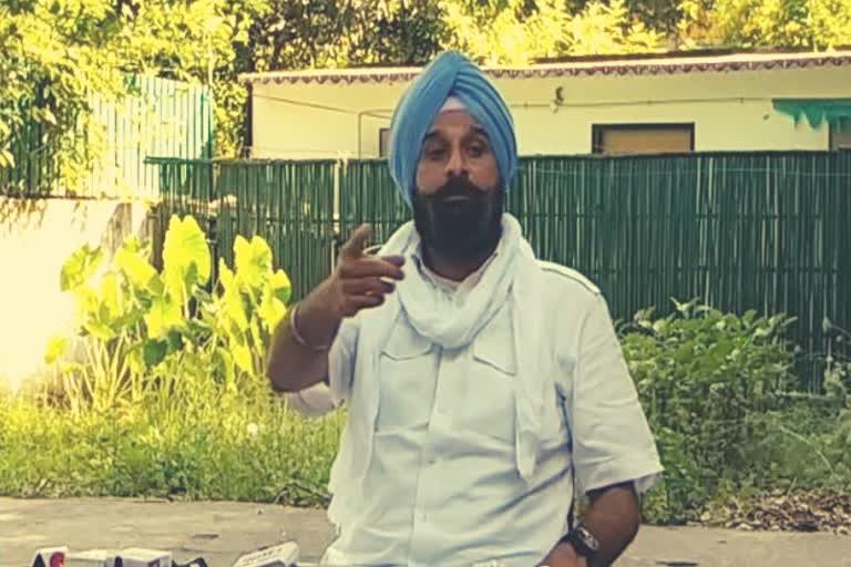 The Akali Dal asked the Punjab Governor to dissolve the Congress government