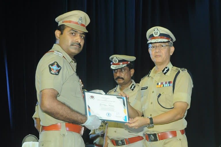 paderu ci got rare award from dgp