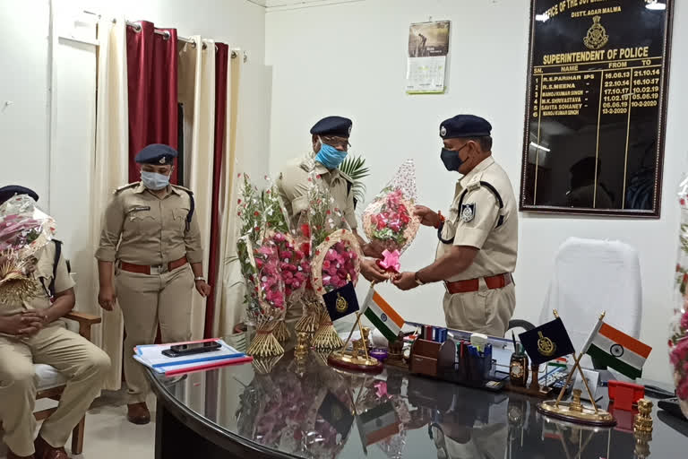 Newly appointed SP Rakesh Sagar took charge by reaching Agar