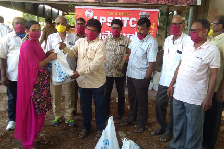 essential goods distributing to apsrtc people by their union in srikakulam