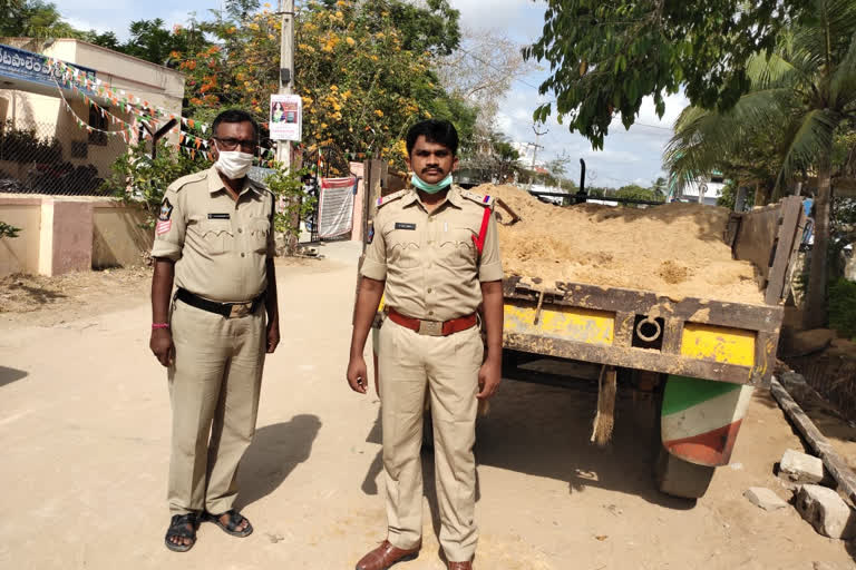 illegal sand tractor caught by veapalem police in prakasam district