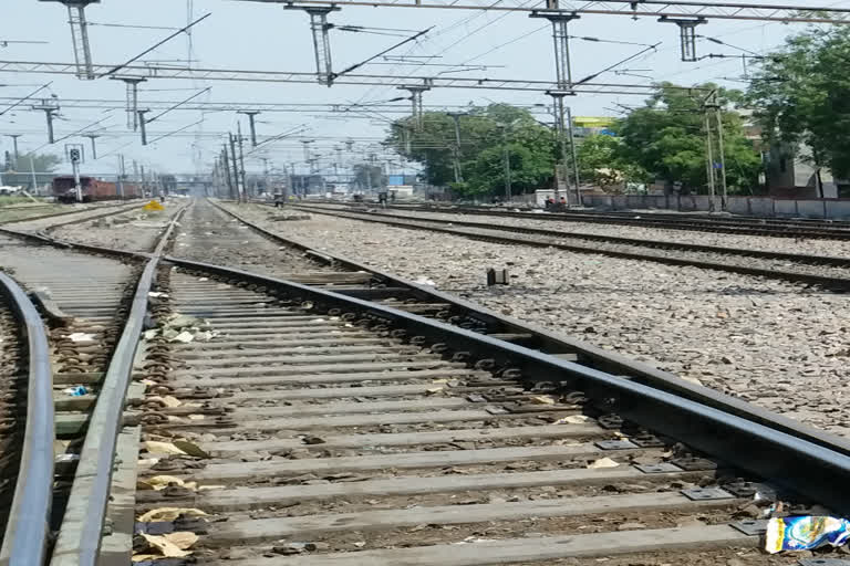 district administration ghaziabad alert regarding train arrival during lockdown