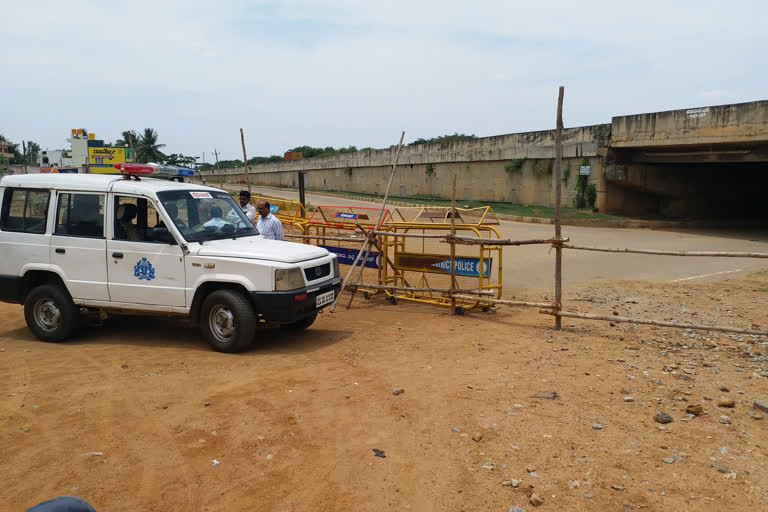 Tumkur: Police on National Highway 48 service road