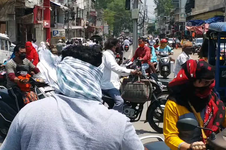 crowd increased in the raipur market