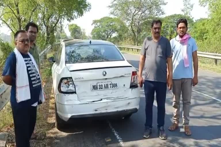 pawni tehsildar car hit by tippar