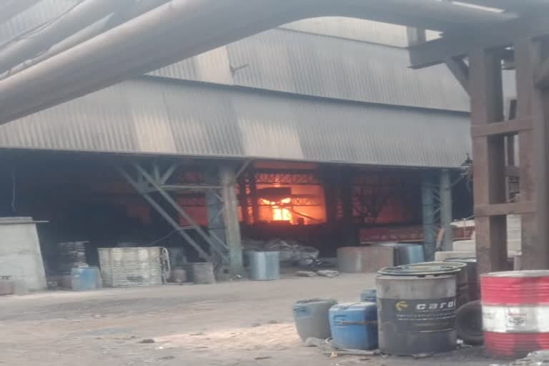 two-people-injured-in-juravar-steel-fire-in-raipur