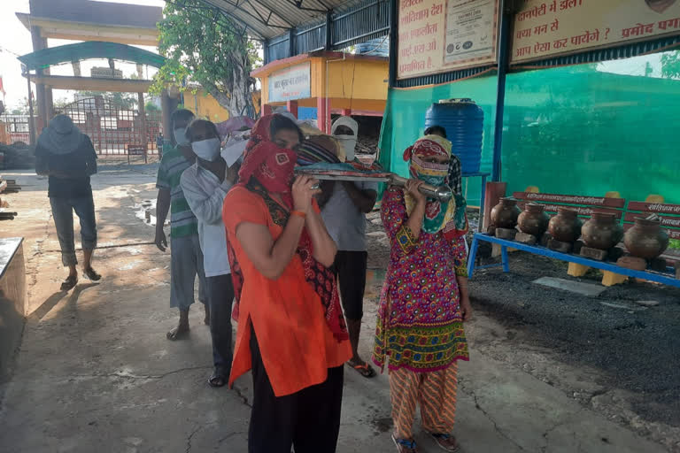 rituals of ceremation ceremony performed by sisters of a deceased cancer pateint in hoshangabad