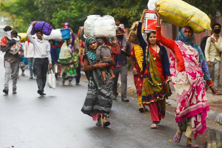 migrant_workers_moving_towards_own_place