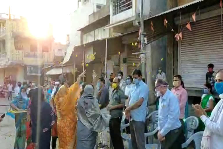 Women honored by performing the arti of the officers in dhar