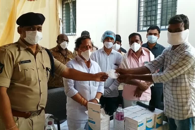 Distribution of Masks to Police in Hindupur