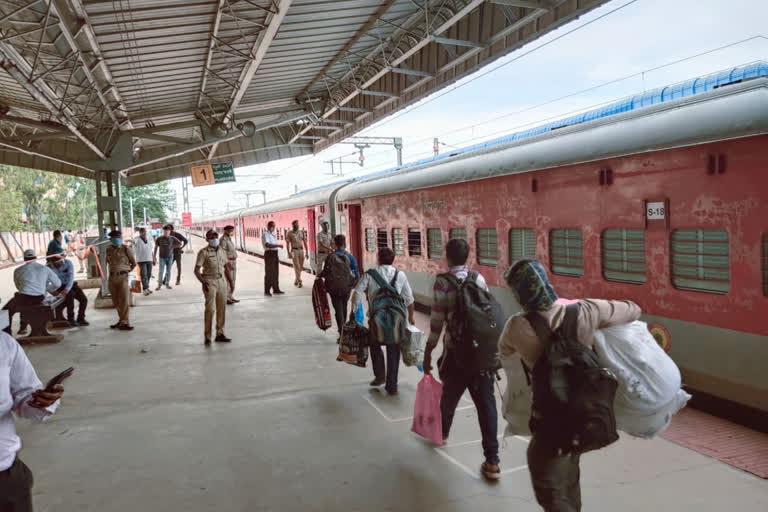 Railways for 1,452 migrant workers traveling from Hubli to Rajasthan