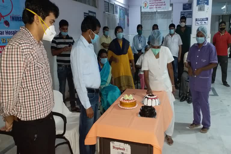 International Nurses Day celebrated by cutting cake at Sadar Hospital gumla