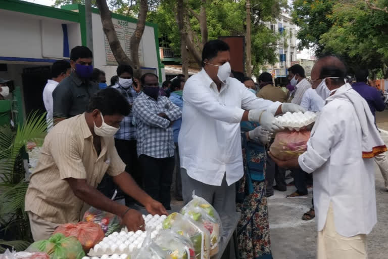 daily needs distribute to auto drivers at tanuku in west godavari district