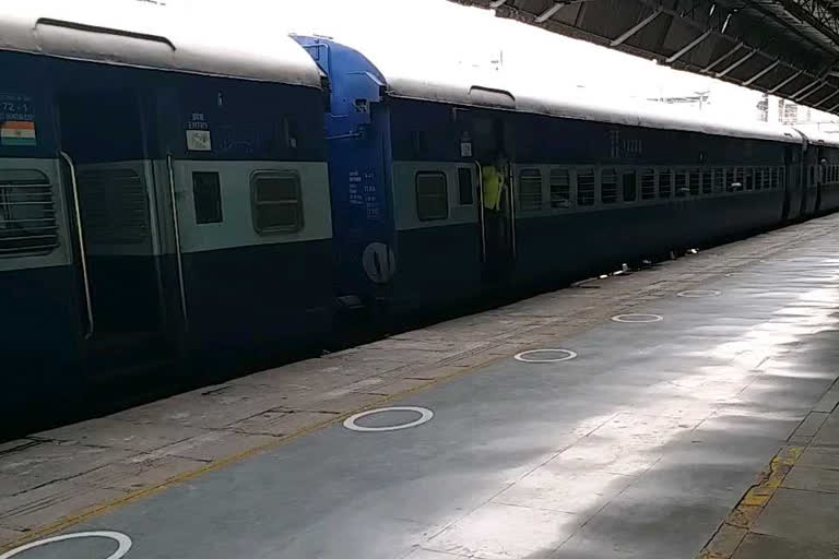 train leaving 1458 migrants from chandigarh to purnia of bihar