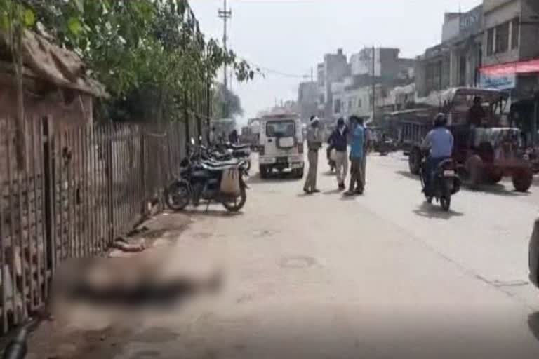 Dead body lying on roadside in Morena