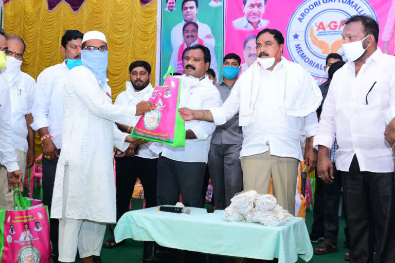 minister errabelli dayakar rao groceries distribution in warangal rural district