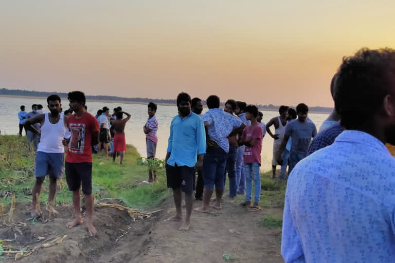 a boy was missing in east godavari dst  badugulanka river