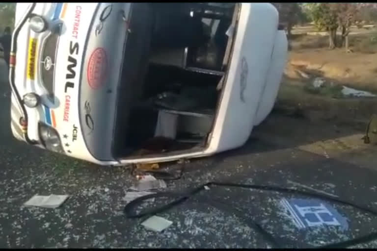 bus overturned in lalitpur which was going to jammu kashmir from hyderabad