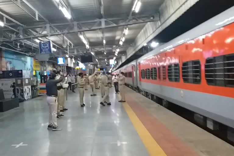 Workers special train from Indore left with 1480 workers