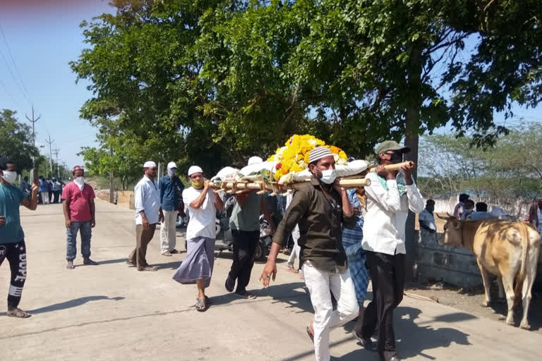 Muslims Performed Hindu man final funeral